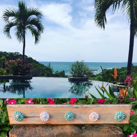 Wood Home Wall Decor/Beautiful Flower knobs. - Picture 5 of 10